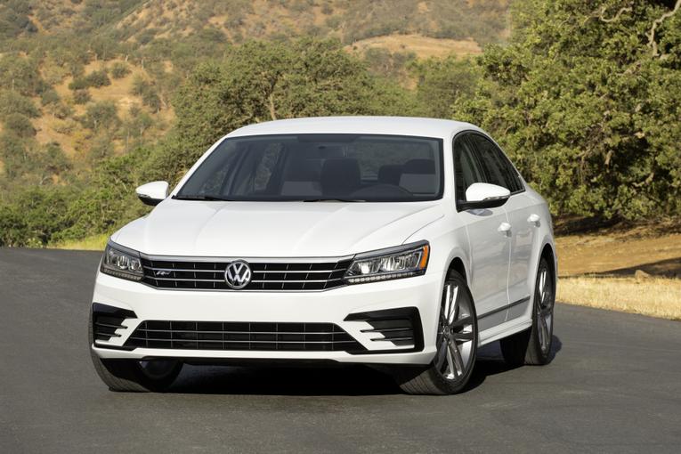 2016 Volkswagen Passat;