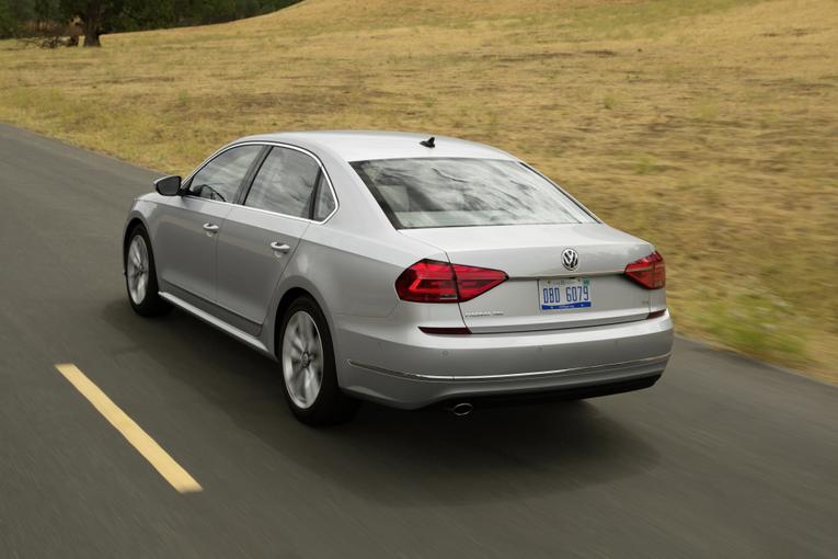 2016 Volkswagen Passat;