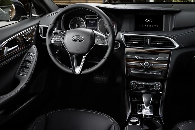 2017 Infiniti Q30;