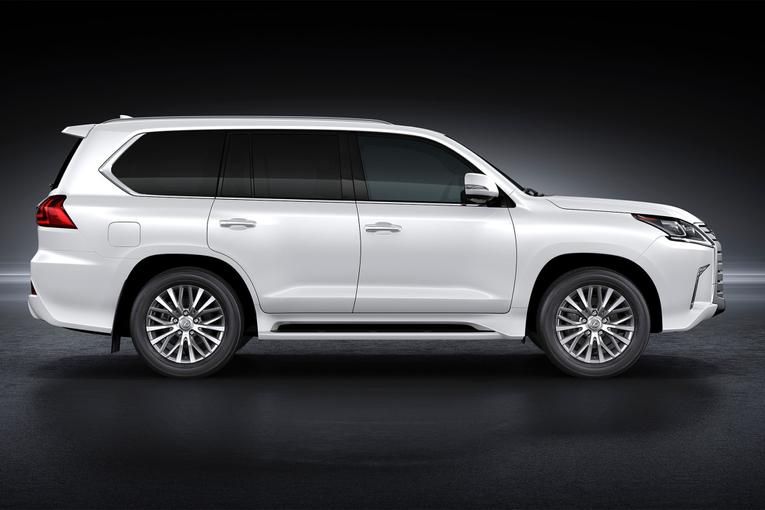 2016 Lexus LX 570;