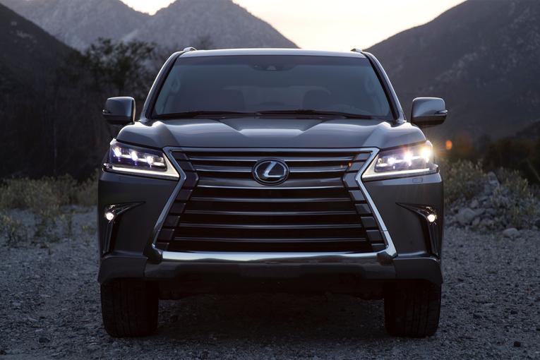 2016 Lexus LX 570;