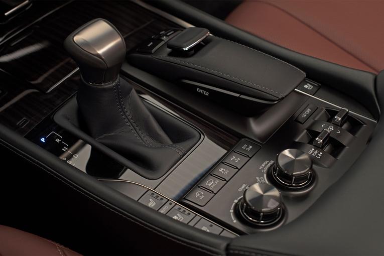 2016 Lexus LX 570;