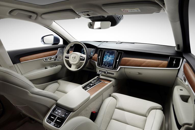 Volvo S90;