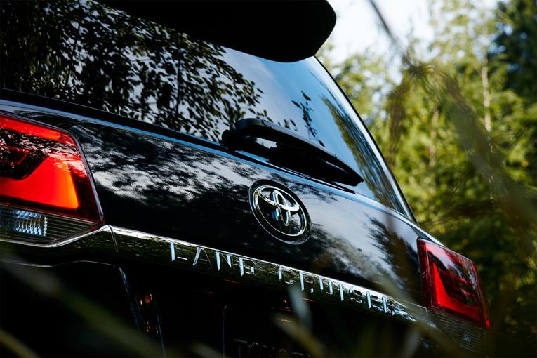 2016 Toyota Land Cruiser;