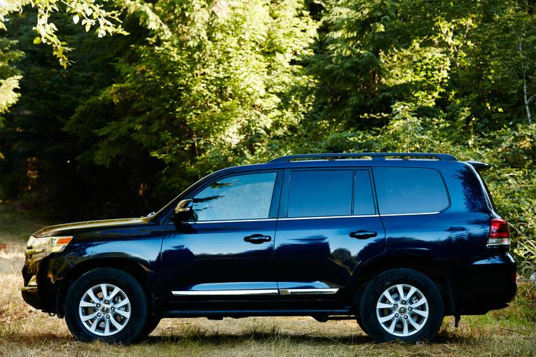 2016 Toyota Land Cruiser;