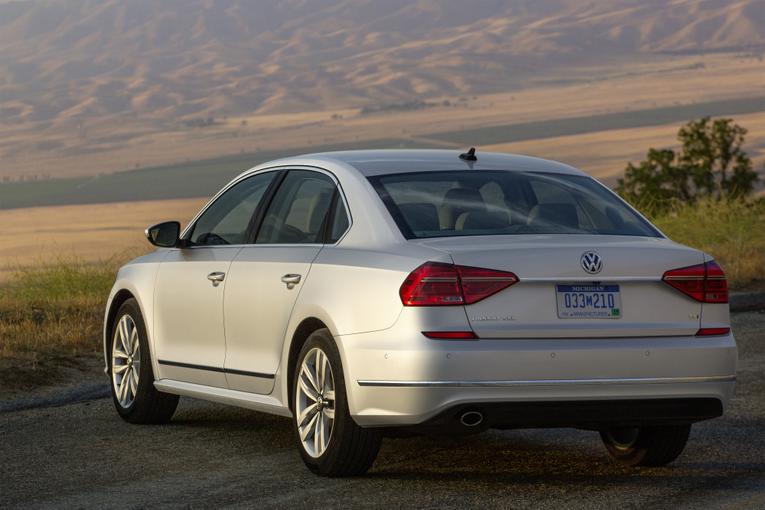 2016 Volkswagen Passat;