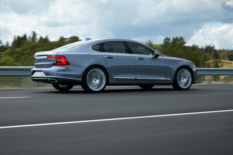 Volvo S90;