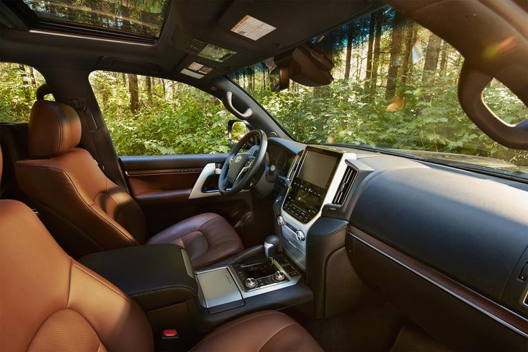 2016 Toyota Land Cruiser;