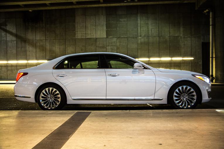 2017 Genesis G90