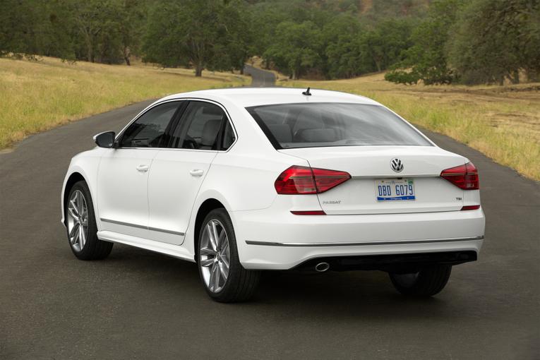 2016 Volkswagen Passat;