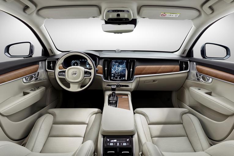 Volvo S90;