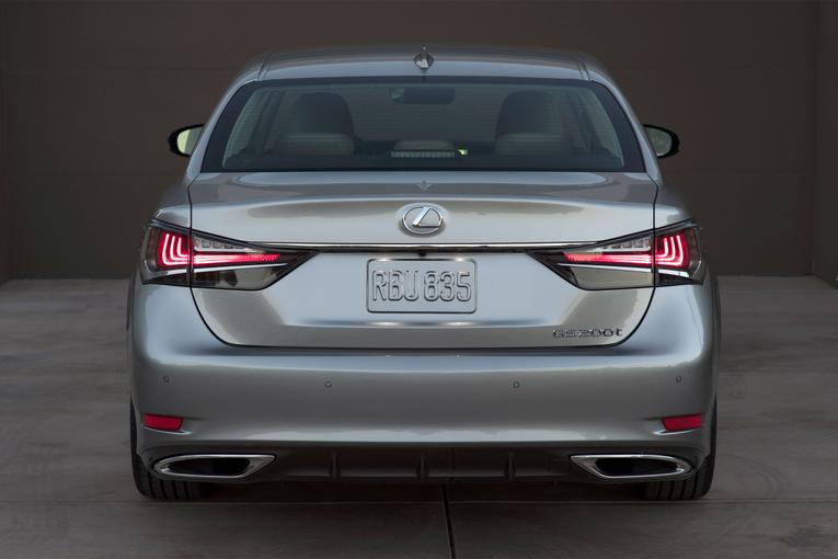 2016 Lexus GS 200t;