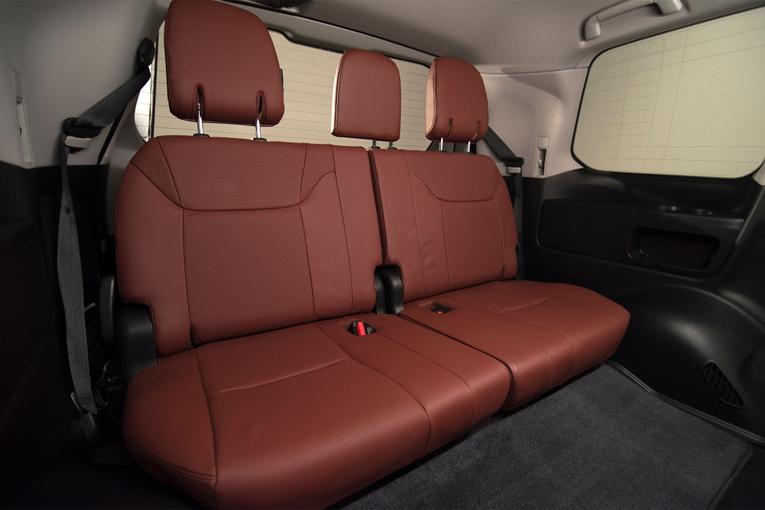 2016 Lexus LX 570;