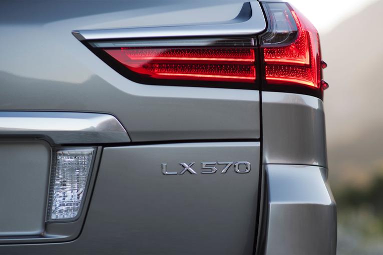 2016 Lexus LX 570;