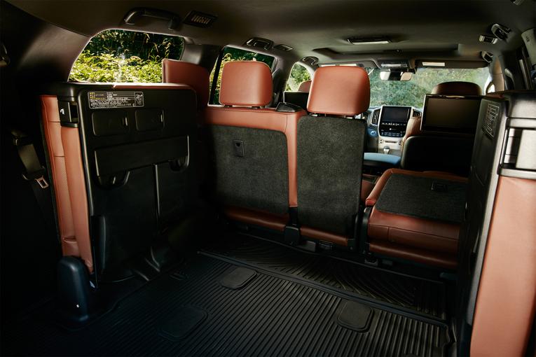 2016 Toyota Land Cruiser;