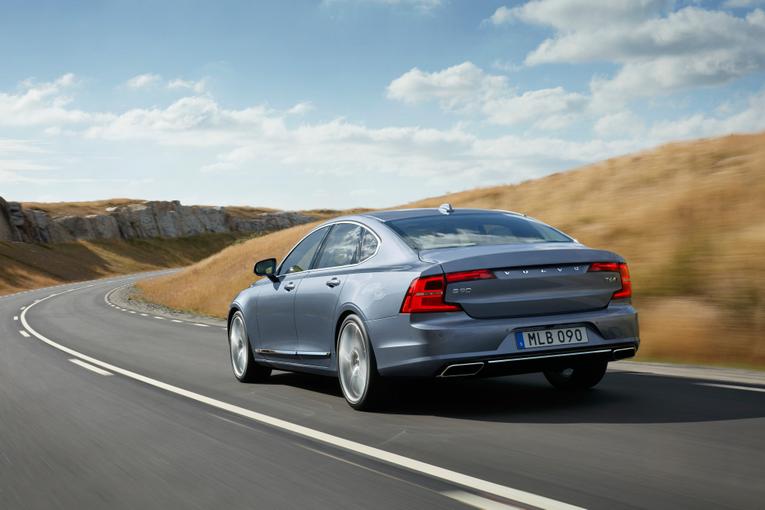 Volvo S90;