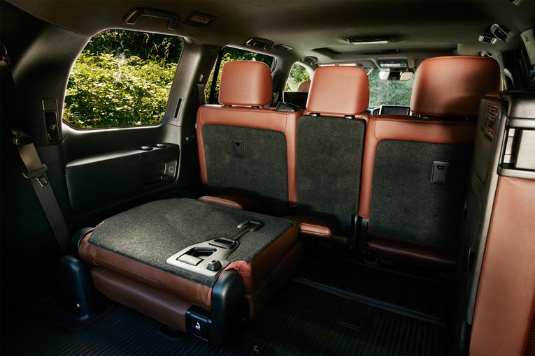 2016 Toyota Land Cruiser;