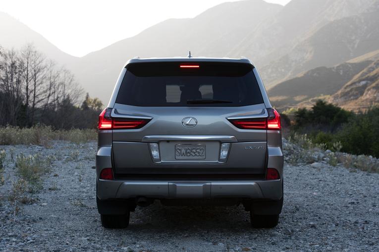 2016 Lexus LX 570;