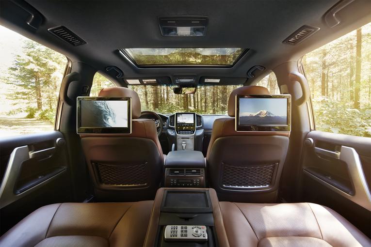 2016 Toyota Land Cruiser;