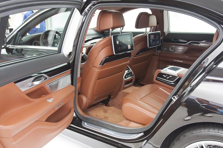 2016 BMW 7 Series;