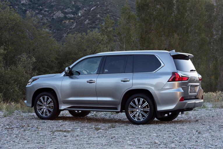 2016 Lexus LX 570;