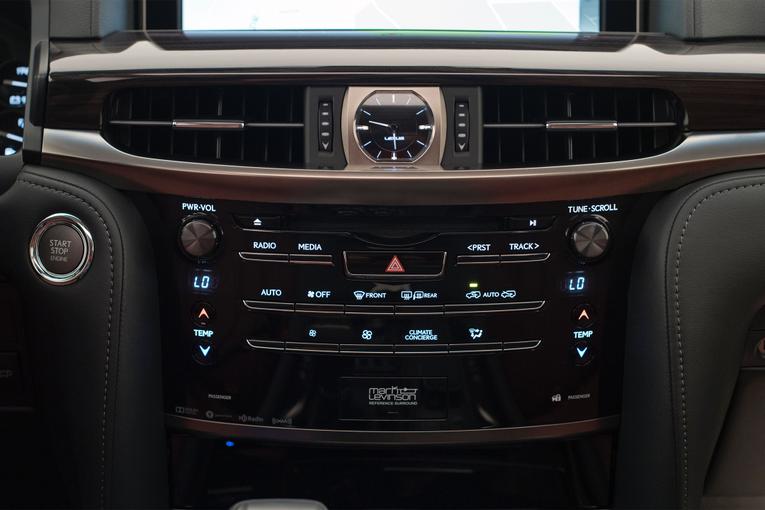 2016 Lexus LX 570;
