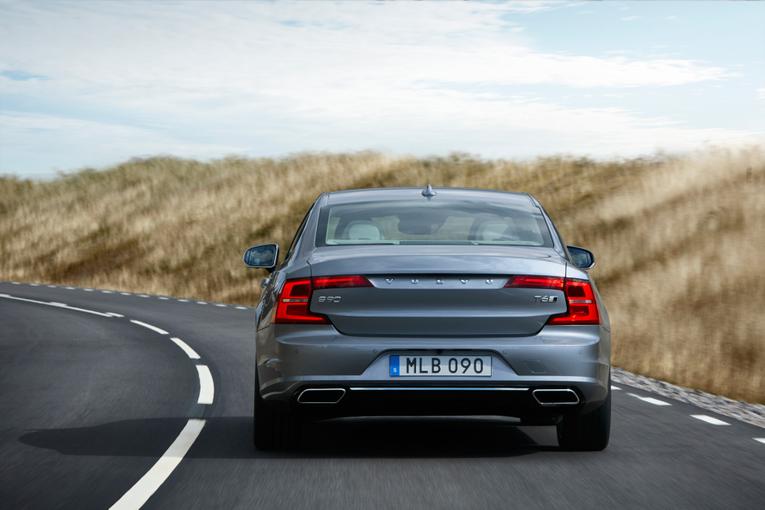 Volvo S90;