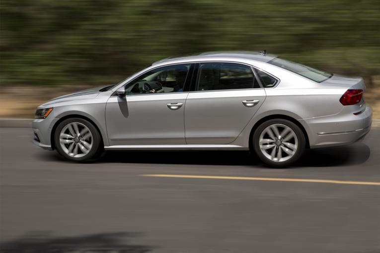 2016 Volkswagen Passat;
