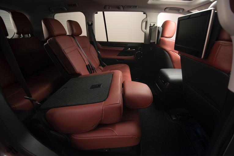 2016 Lexus LX 570;
