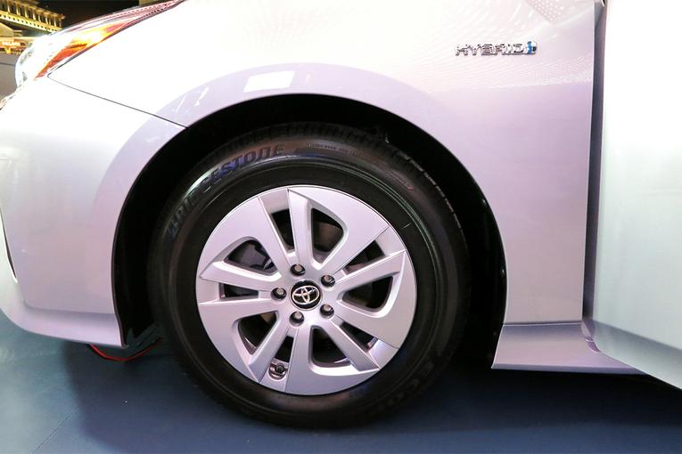 2016 Toyota Prius;