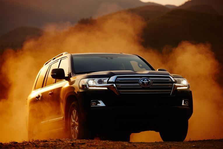 2016 Toyota Land Cruiser;