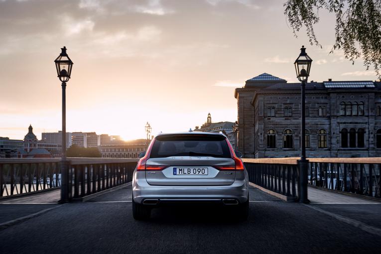 2017 Volvo V90