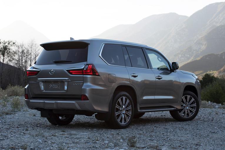 2016 Lexus LX 570;