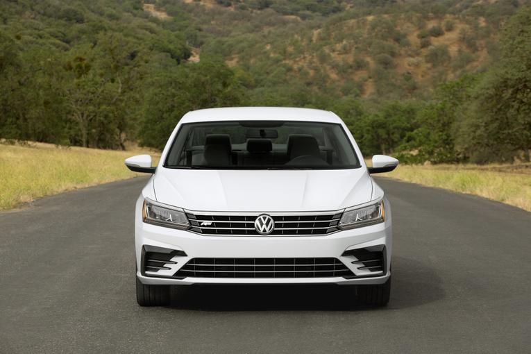 2016 Volkswagen Passat;