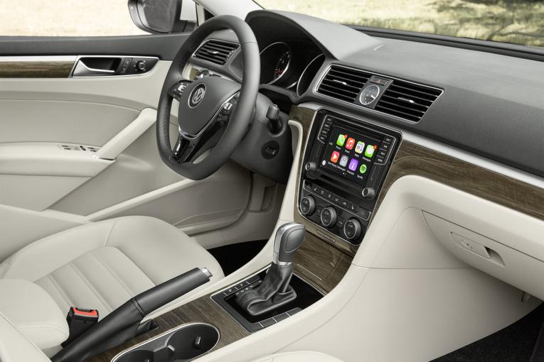2016 Volkswagen Passat;