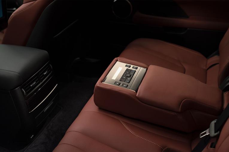 2016 Lexus LX 570;