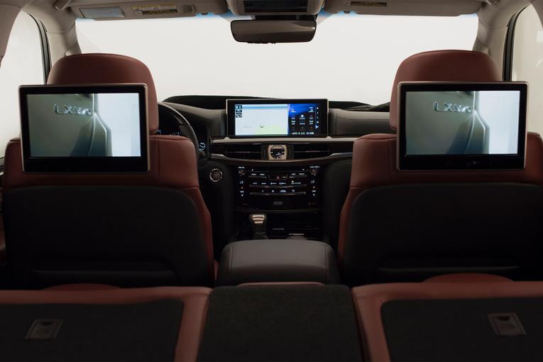 2016 Lexus LX 570;
