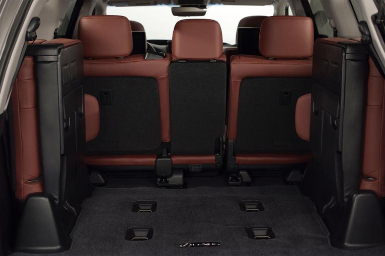 2016 Lexus LX 570;