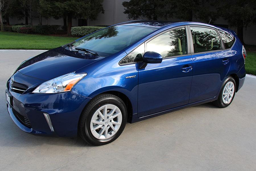 2014 Toyota Prius v Overview | Cars.com