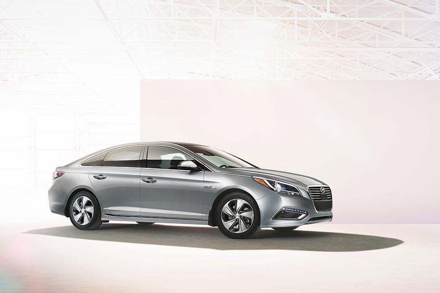 2016 Hyundai Sonata Hybrid Specs, Price, MPG & Reviews | Cars.com