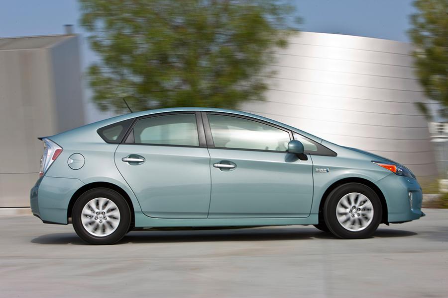 2015 Toyota Prius Plug-in Overview | Cars.com 2015 Toyota Prius Plug-in Overview | Cars.com