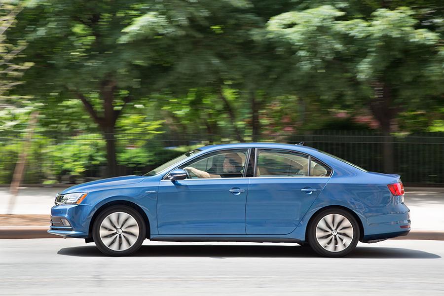 2016 Volkswagen Jetta Hybrid >> 2016 Volkswagen Jetta Hybrid Overview | Cars.com 2016 Volkswagen Jetta Hybrid >> 2016 Volkswagen Jetta Hybrid Overview | Cars.com