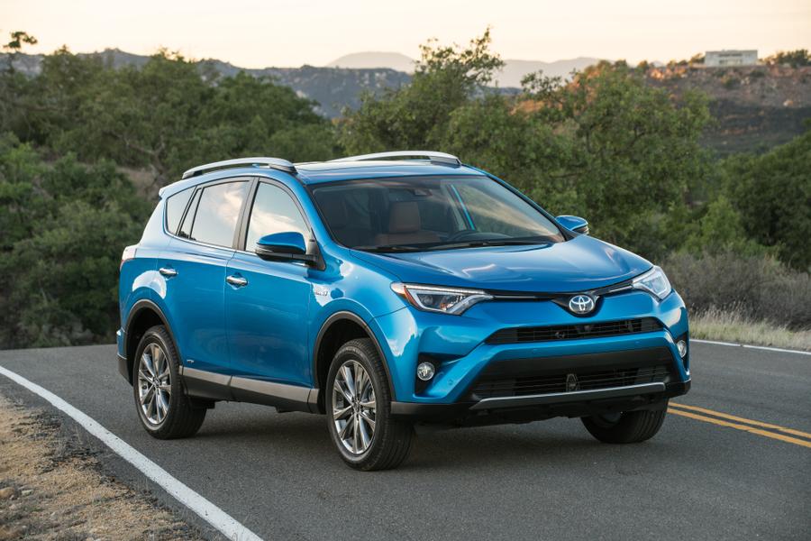 2017 Toyota RAV4 Hybrid Overview | Cars.com 2017 Toyota RAV4 Hybrid Overview | Cars.com