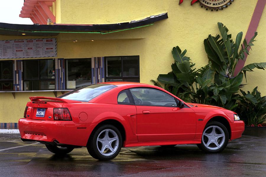 2000 Ford Mustang Specs, Pictures, Trims, Colors || Cars.com