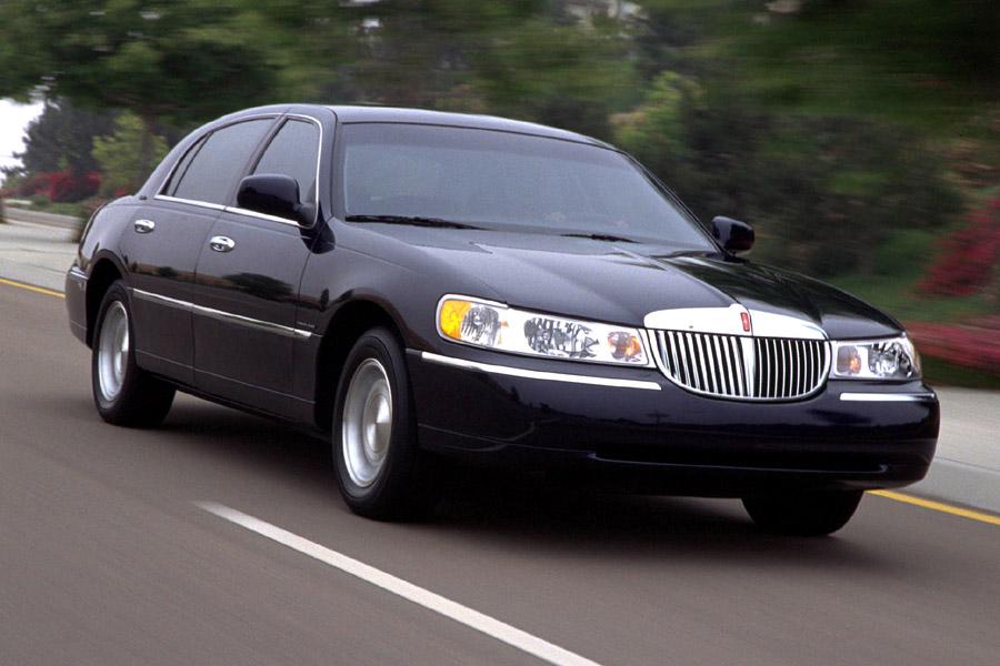 2000 Lincoln Town Car Specs, Price, MPG & Reviews