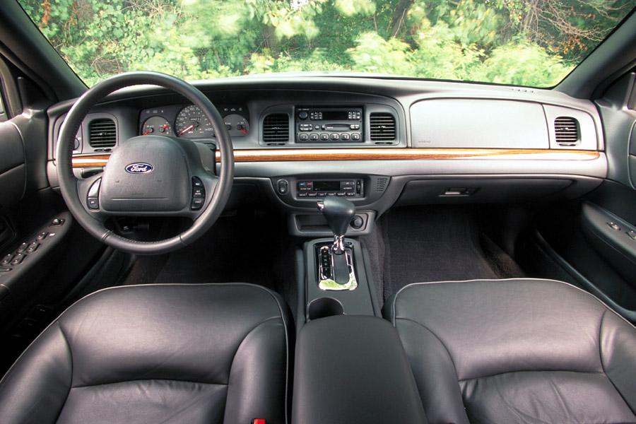 2002 Ford Crown Victoria Overview | Cars.com