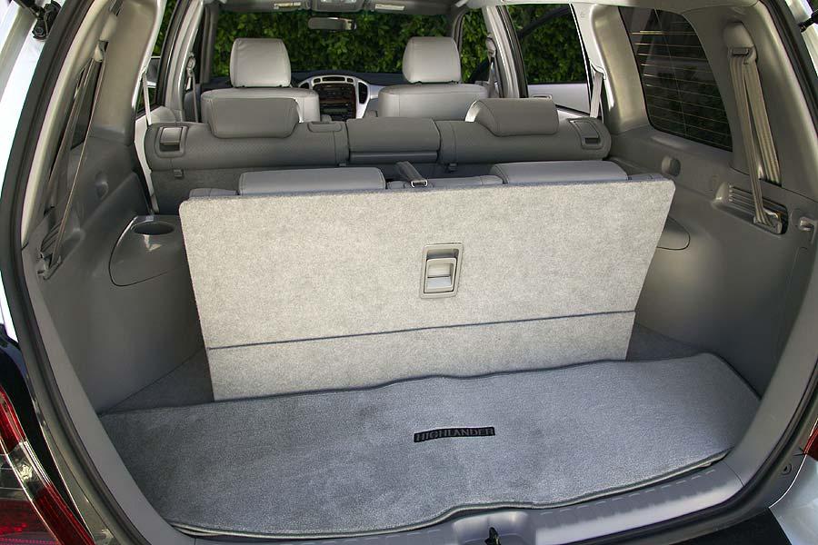 Toyota Highlander Seating >> 2004 Toyota Highlander Overview | Cars.com Toyota Highlander Seating >> 2004 Toyota Highlander Overview | Cars.com