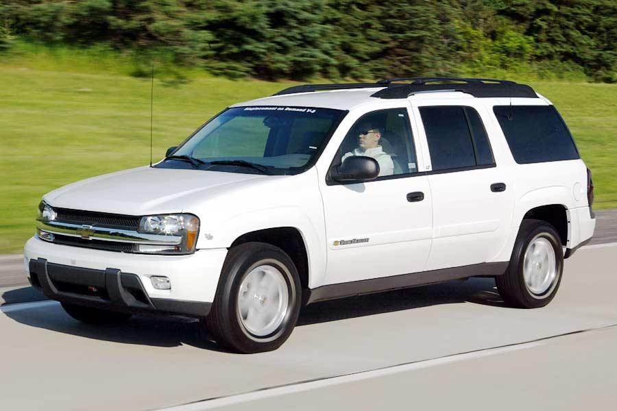 2004 Chevrolet TrailBlazer Specs, Price, MPG & Reviews
