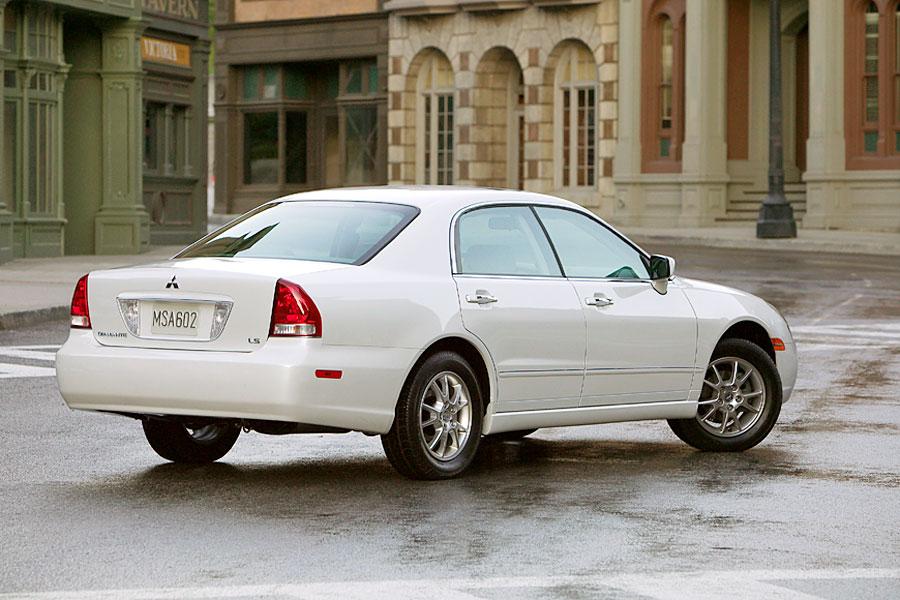 2004 Mitsubishi Diamante Overview 2004 Mitsubishi Diamante Overview