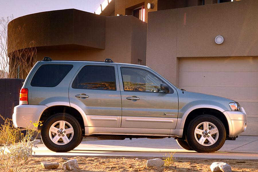 2005 Ford Escape Hybrid Specs, Price, MPG & Reviews | Cars.com